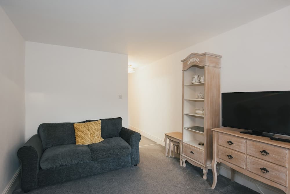 River Court Apartments by Paymán Club