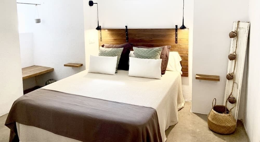 Cal Nou 9 - Adults Only