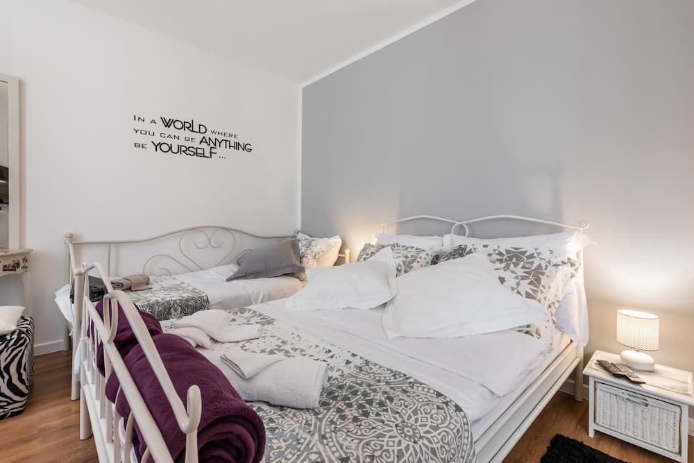 Bright & Modern on Top Location