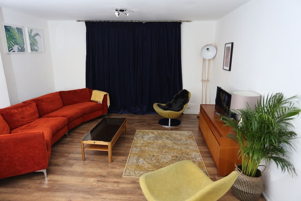3 Beds 2 Baths Oxford Circus