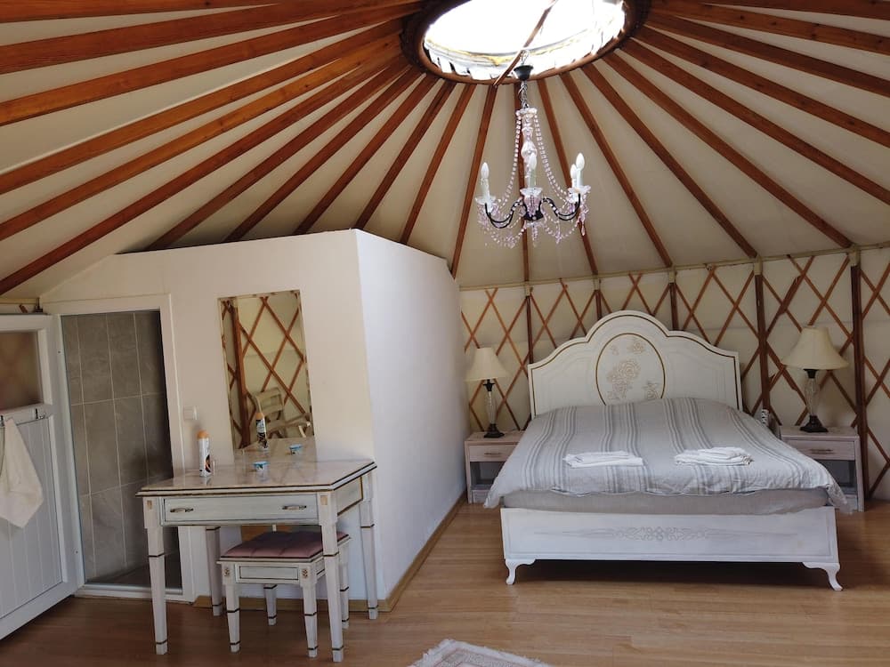 Yol Glamping Hotel Retreat Center