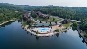 Whispering Woods Lodge-sleeps 10 4 Bedroom Home by RedAwning