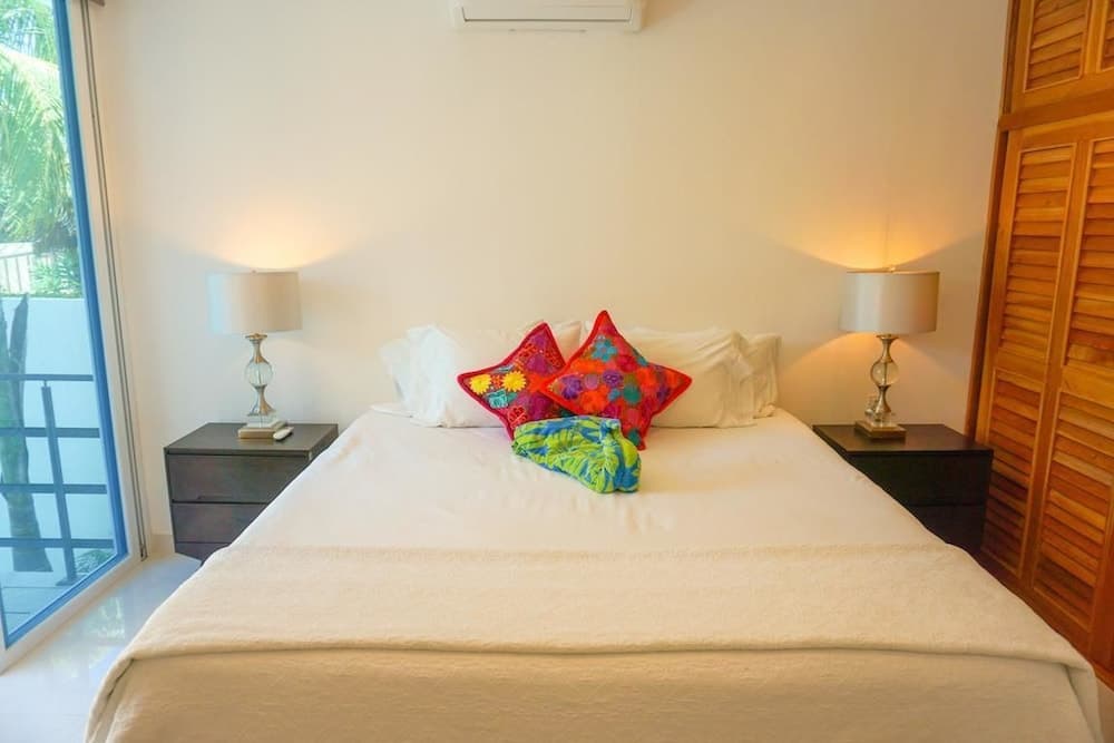 Casa de la Luna Loca by Skyrun