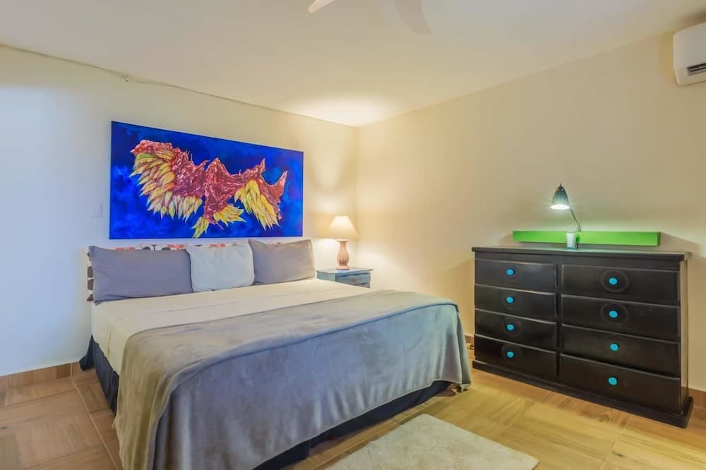 Esperanza Downstairs by Skyrun