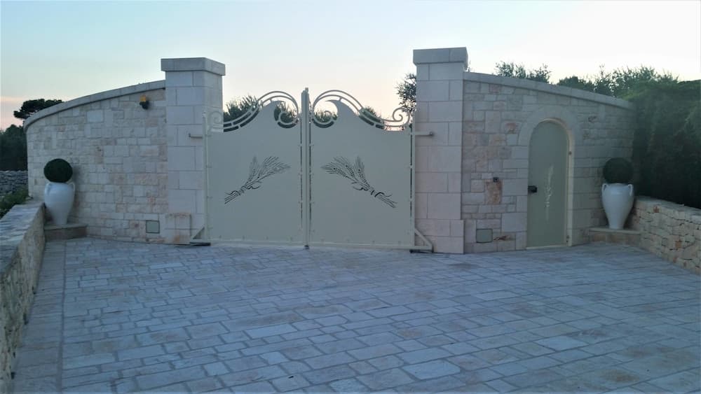 Dépendance in Villa Karmel