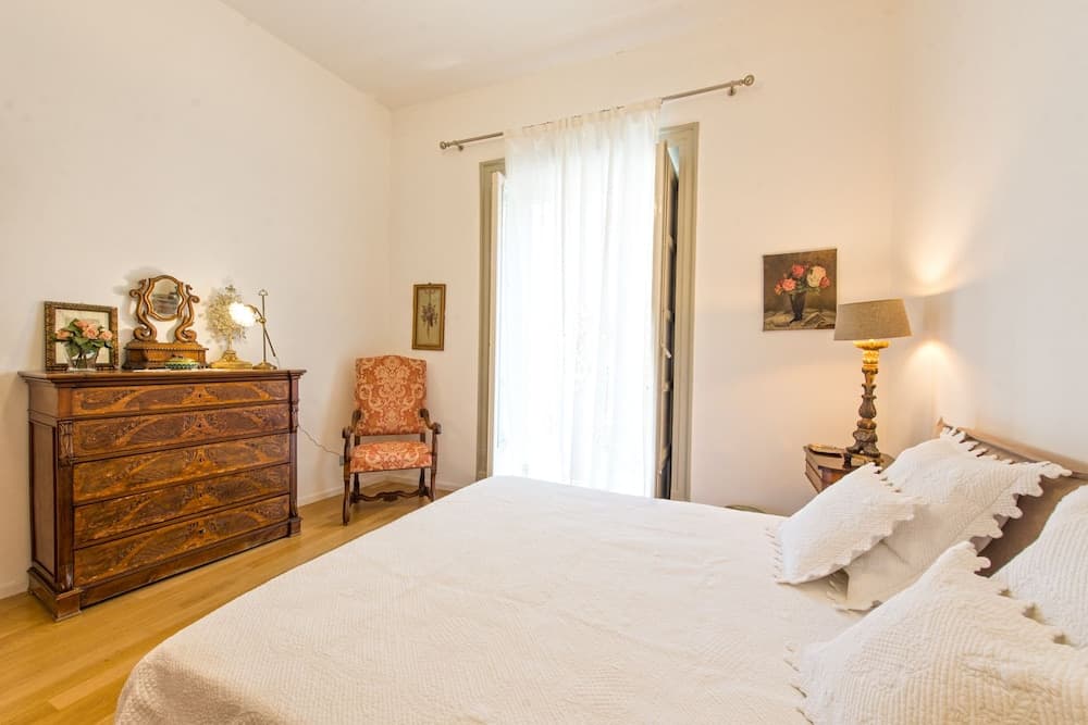 Charming Apartment in the City Center by Wonderful Italy