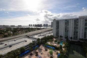 Spectacular 1 Bed 1.5 Baths In Ocean Reserve! Unit 1210