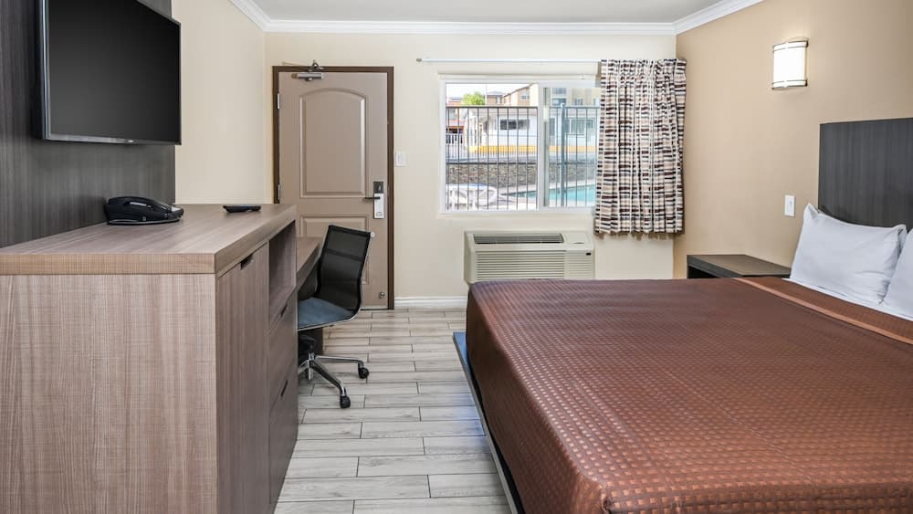 Sea Rock Inn - Long Beach