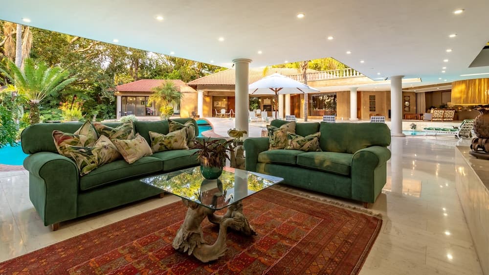 Christie's at 32 on Russell