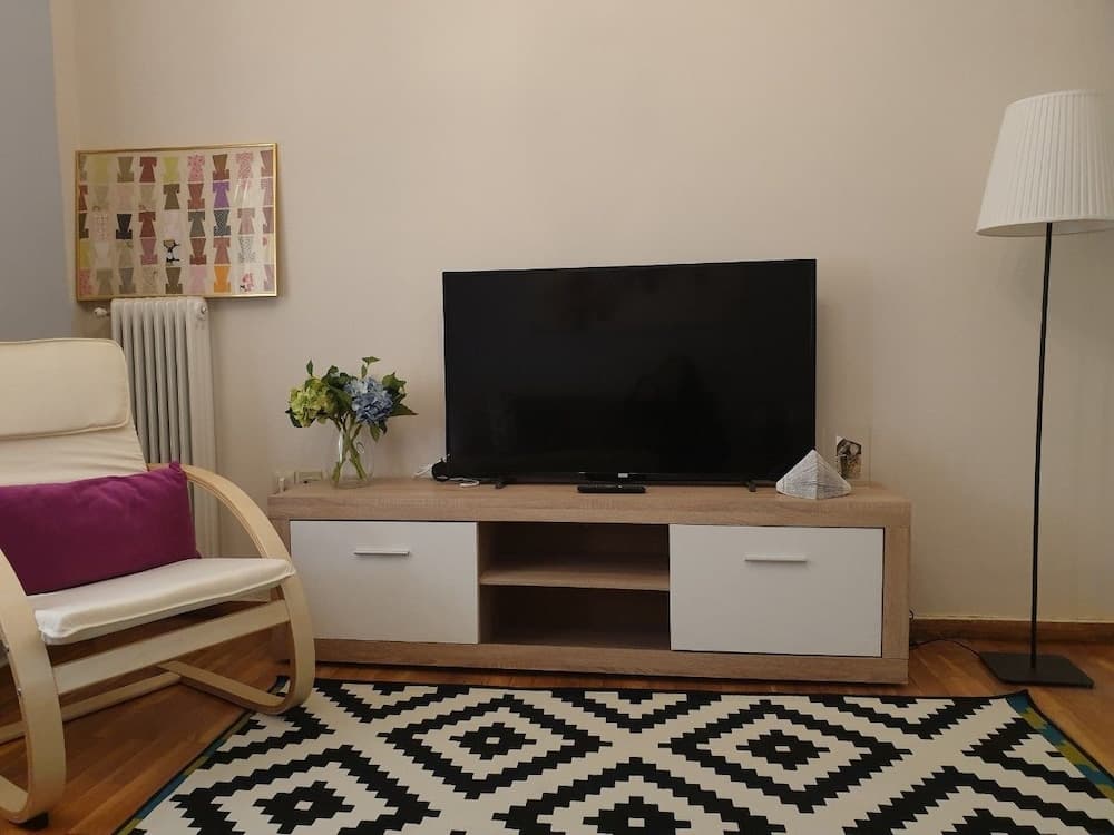 Mets Near From Panathenaic Kallimarmaro Stadium