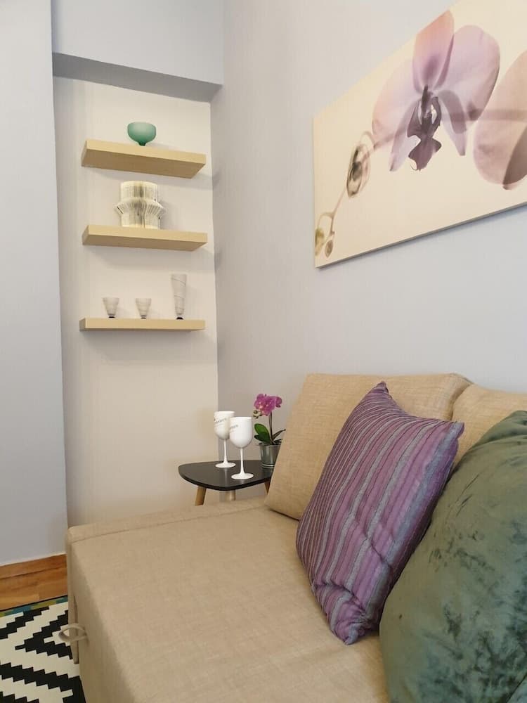 Mets Near From Panathenaic Kallimarmaro Stadium