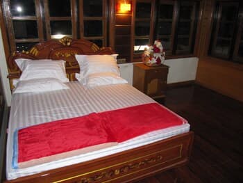 Lux Pillow Hostel Hpa An