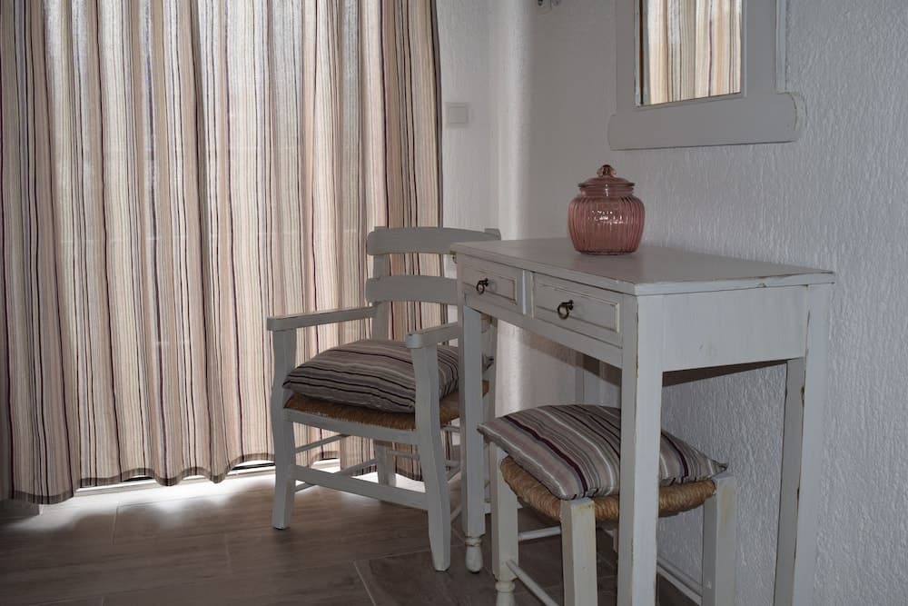 Elounda George Studios