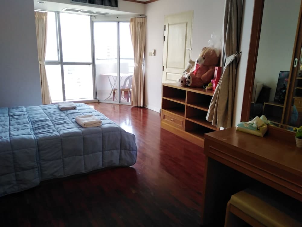 Downtown Apartment near BTS Station