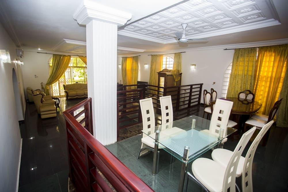 5 Bed- 10 Sleeper Luxury Villa