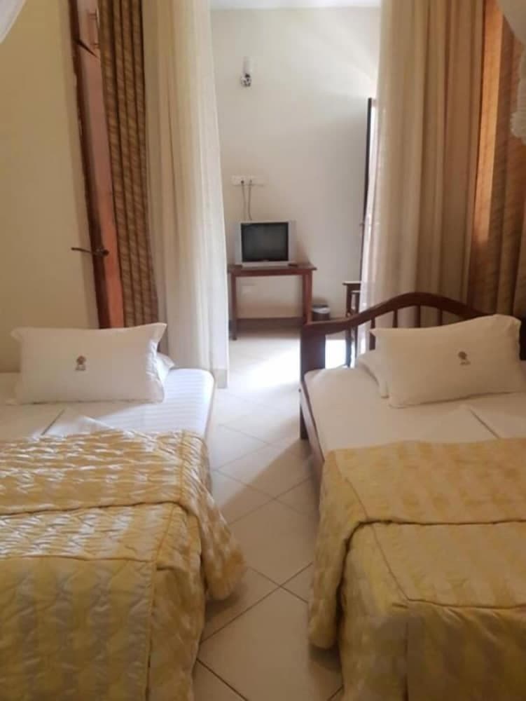 Pope Paul V1 Memorial Hotel