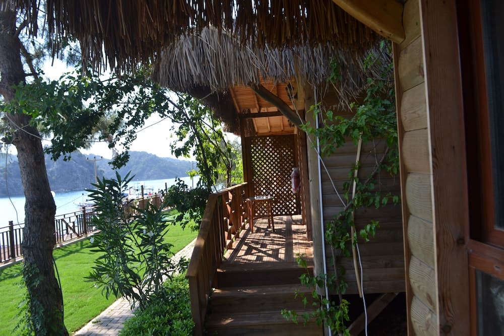 Azra's Bungalow Houses