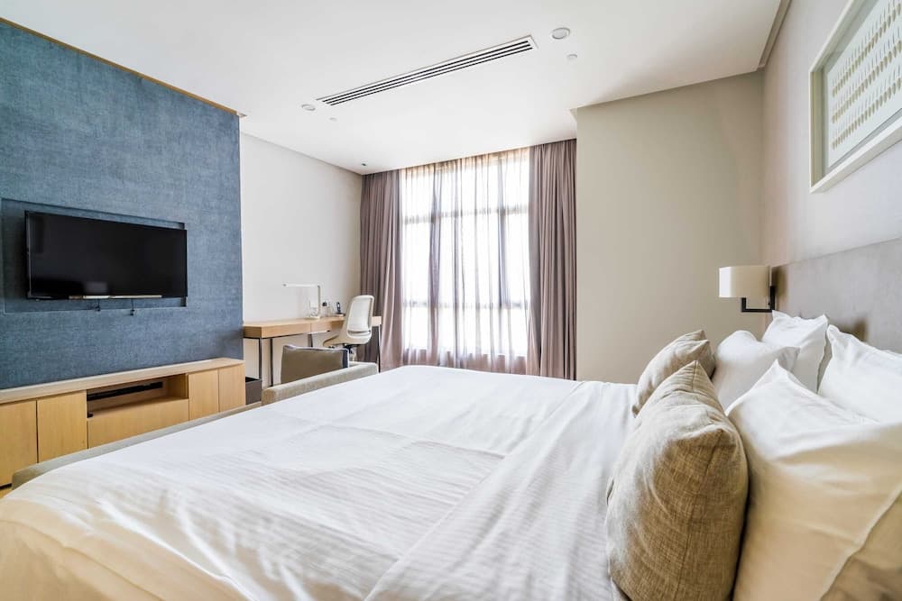 188 Luxury Suites by Plush