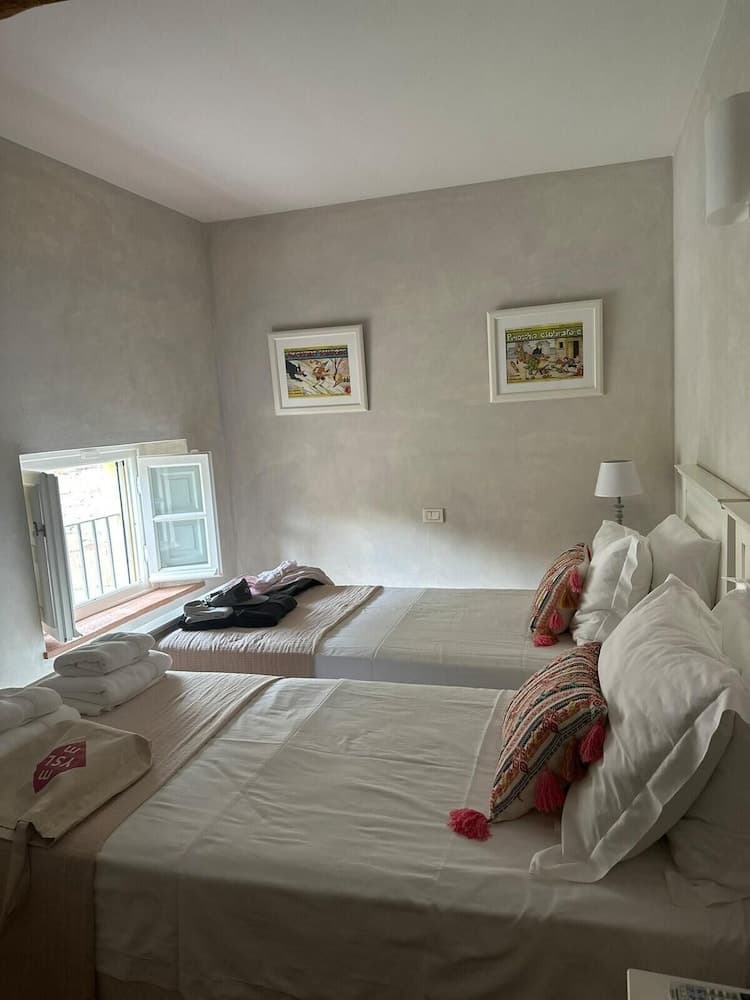 Luxury 6-bed Tuscan Villa Near Lucca and Florence