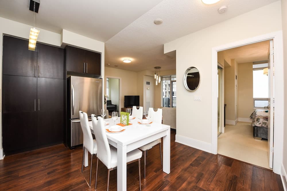 Sarkar Suites - 310 Burnhamthorpe Road