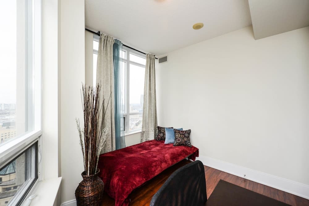 Sarkar Suites - 330 Burnhamthorpe Road