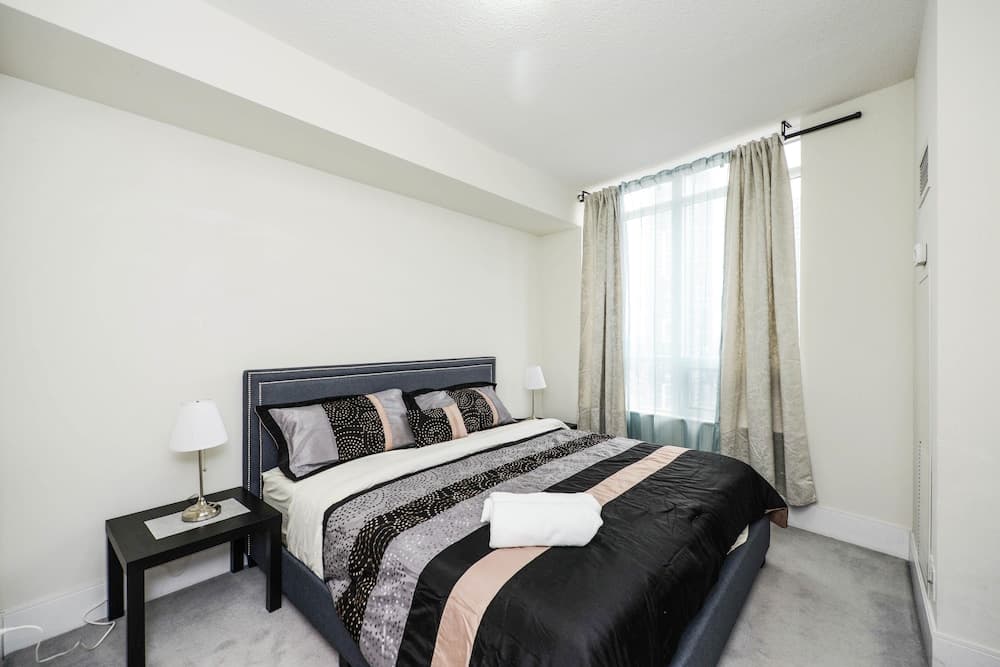 Sarkar Suites - 330 Burnhamthorpe Road