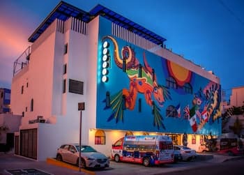 Nomads Party Hotel & Hostel