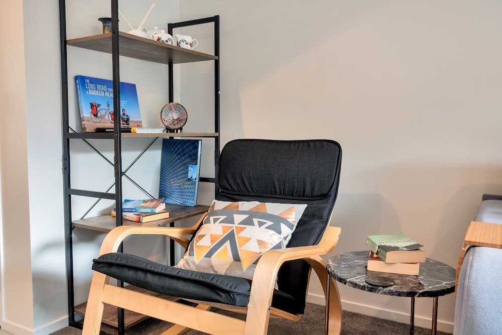 Beautifully Styled 2BR w 2 Carparks & Aircon