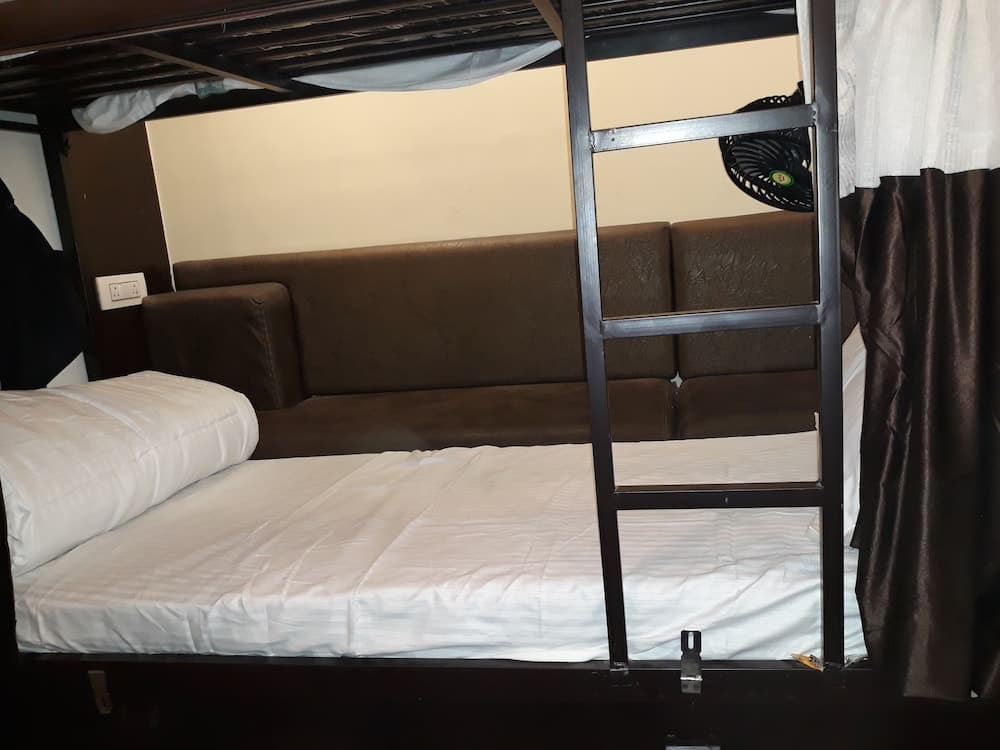 Deck 3 Airport Dormitory