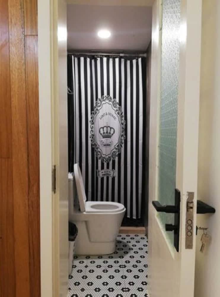 VK House No.9 Jiangsu Road Metro