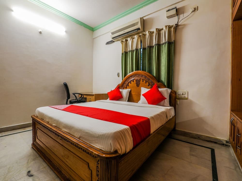 OYO 16135 Krupa Service Apartment