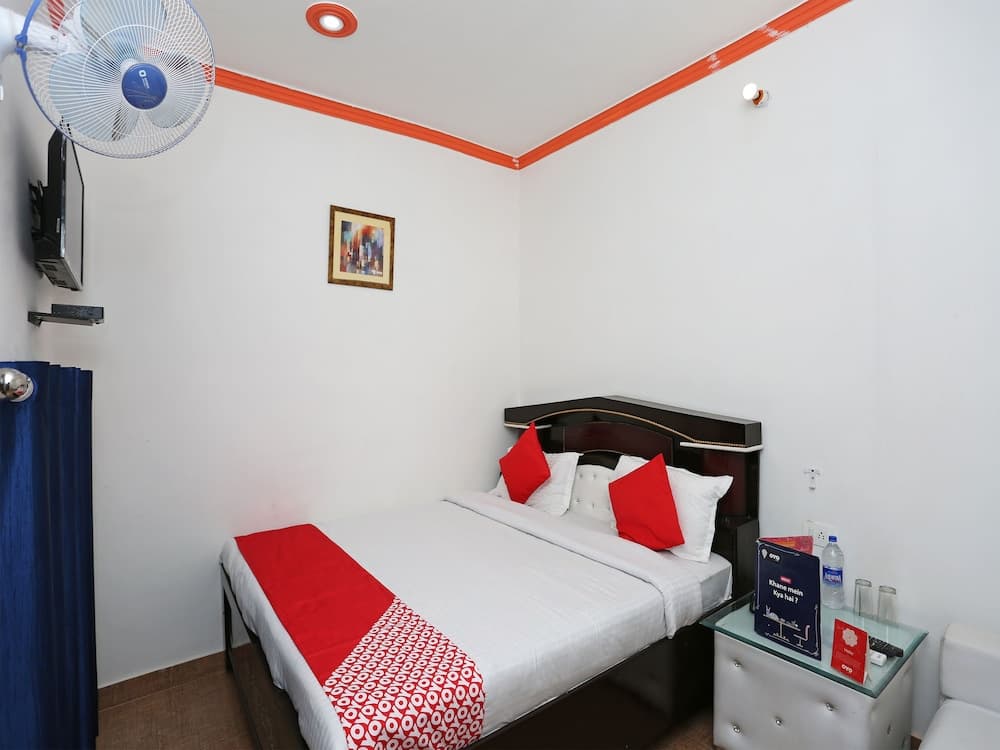 OYO 15492 Hotel Dolly