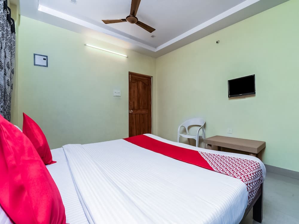 OYO 14207 Royal Residential Lodge
