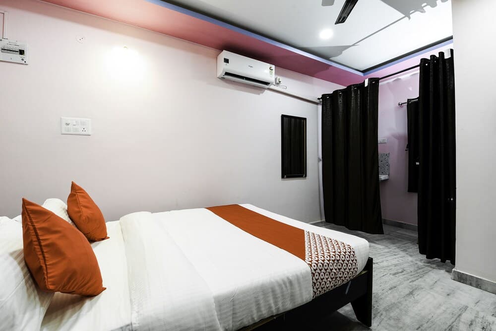 OYO 17302 Yugis Vedhika Hotel