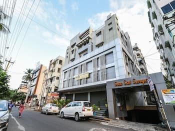 OYO 18612 Sree Sai Surya Service Apartment