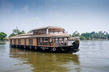 OYO 23047 Rkv Golden Petal Houseboat 3 Bhk