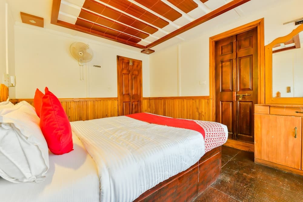 OYO 23231 KHBO Gold Sharing Houseboat