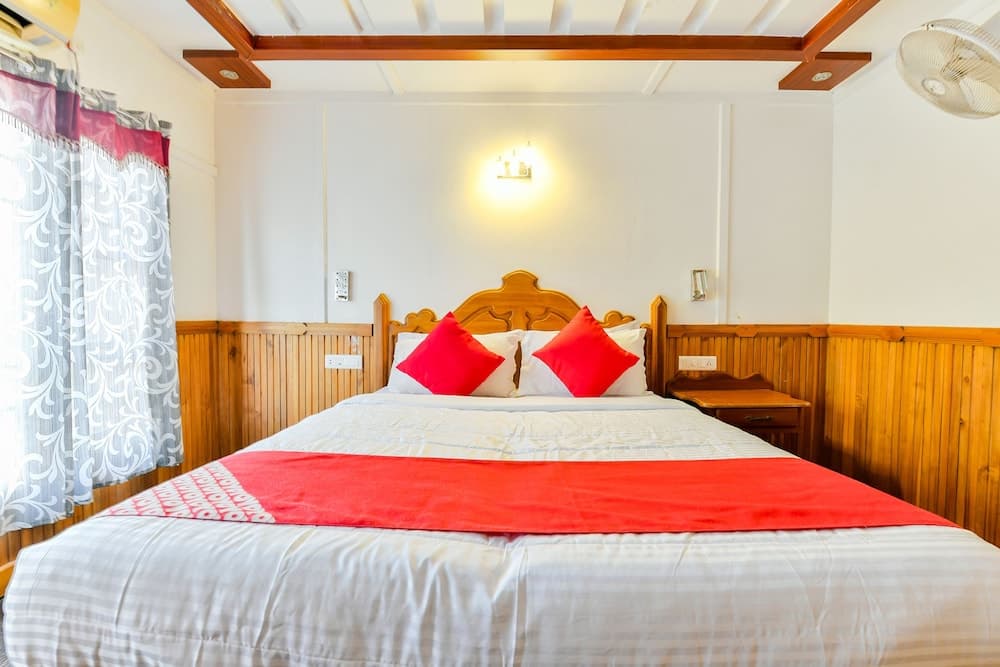 OYO 23231 KHBO Gold Sharing Houseboat