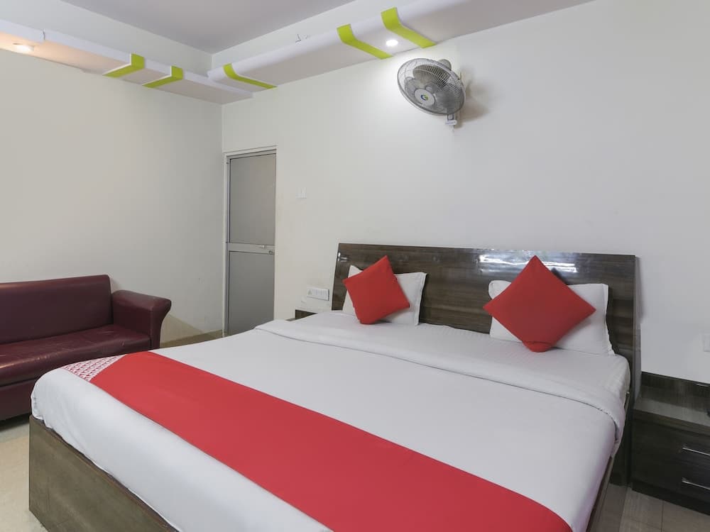 OYO 4472 Hotel Chandra Deep
