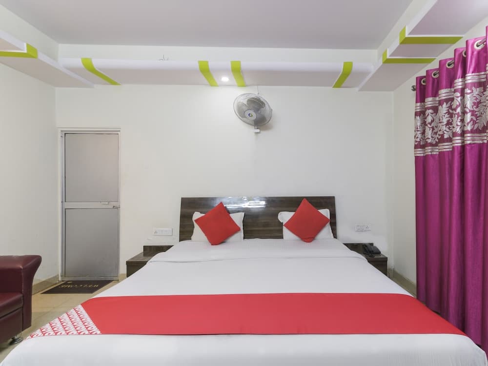 OYO 4472 Hotel Chandra Deep