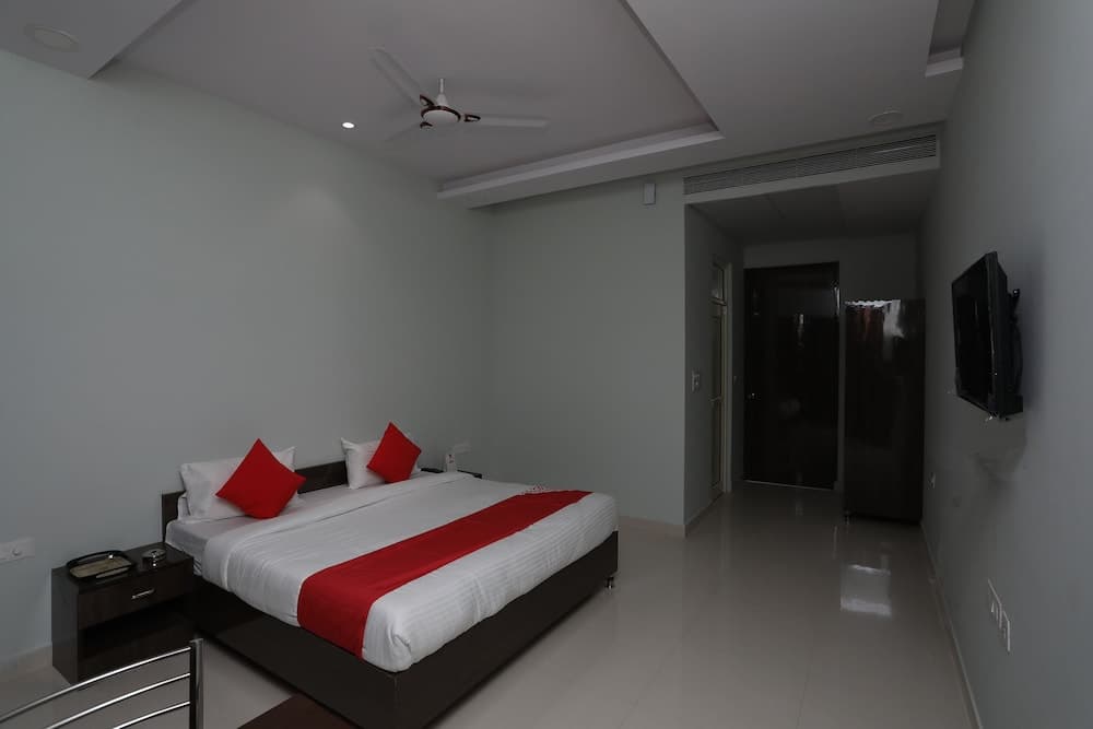 OYO 18314 Hotel Kailash Mansarovar And Banquet Hall