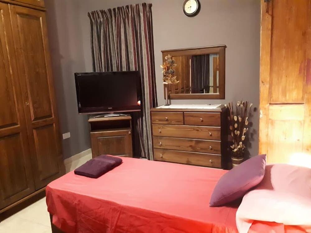 Nocturne Family House