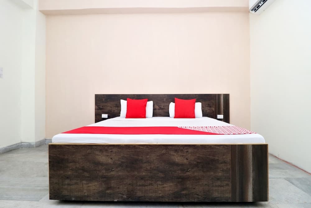 OYO 18570 Hotel Jazz