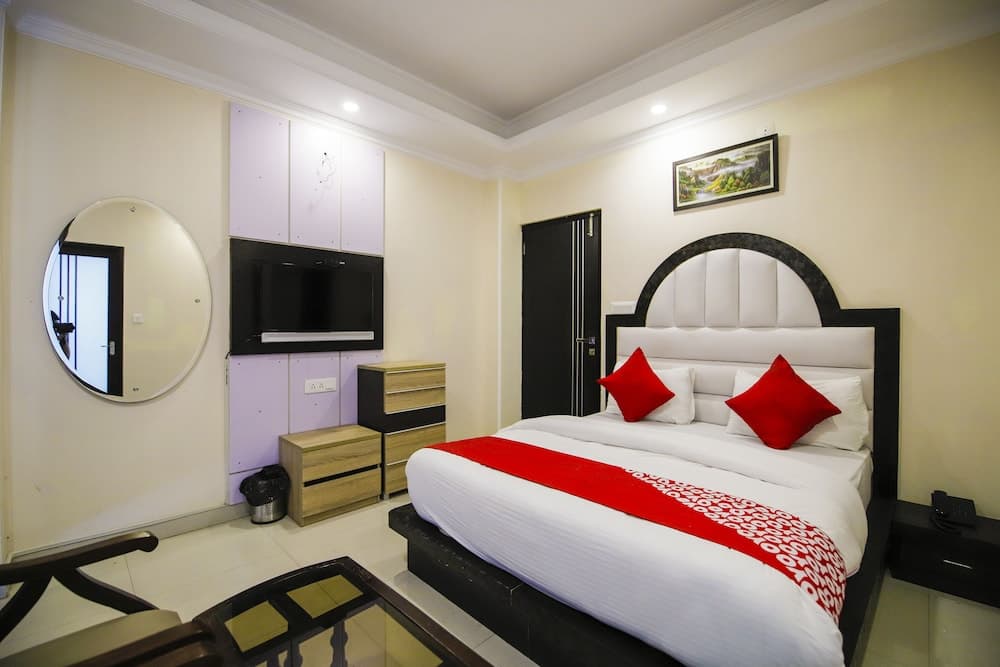 OYO 18421 Uphill Courtyard