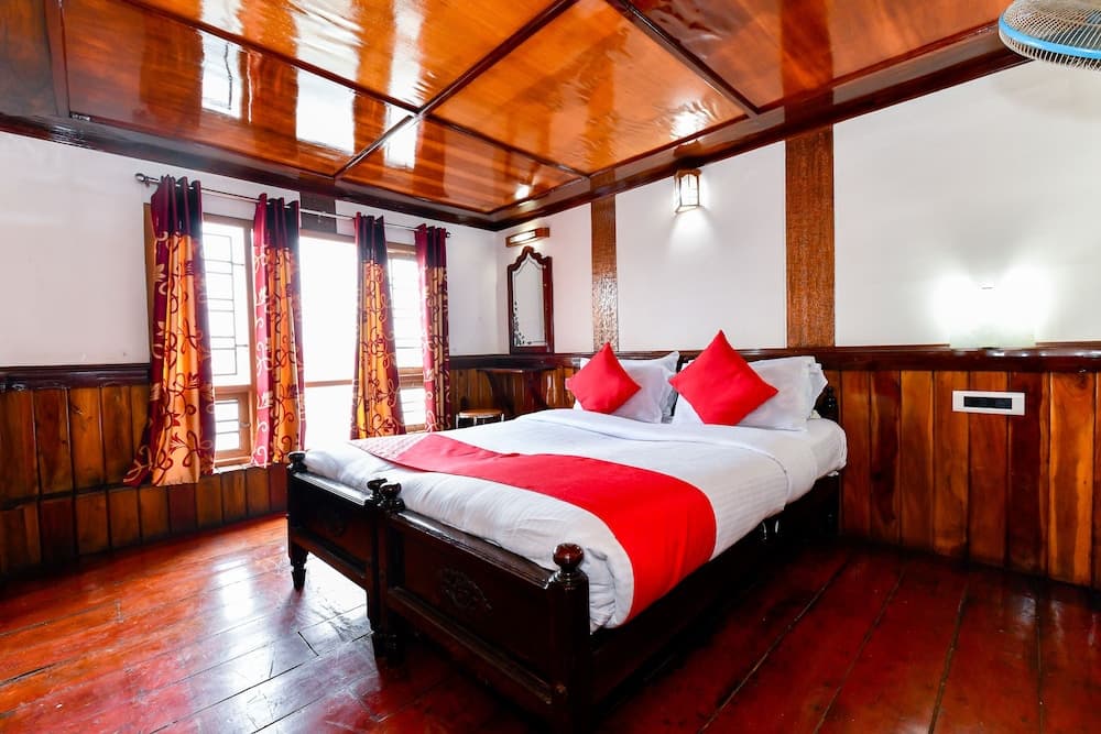 OYO 24146 Houseboat Anugraha 6bhk