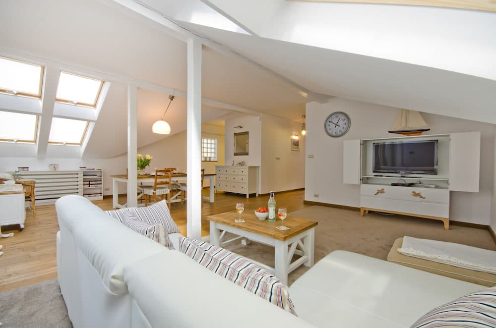 Imperial Apartments - Nautica III