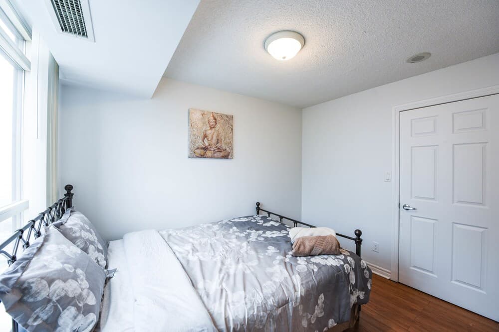 Sarkar Suites - 3880 Duke of York Blvd