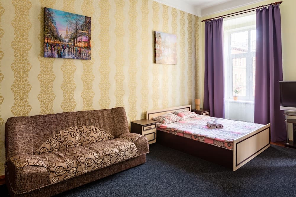 Apartments on Square Rynok on Theatralna Street