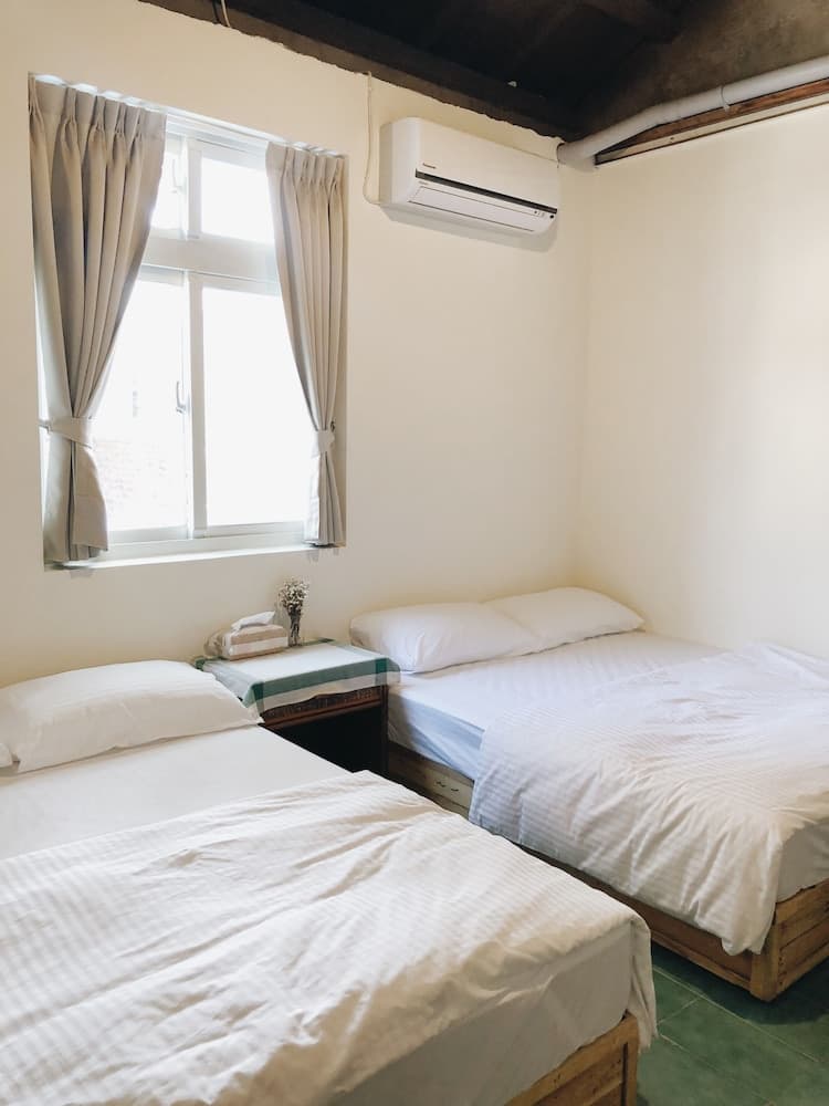 Keep a Little Light Art Hostel