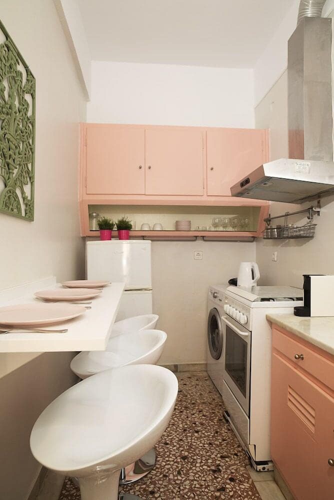 Vintage Apartment next to Acropolis Museum